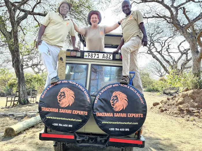 Tanzania Safari Experts – ROM & DACE SAFARIS team with a Toyota Land Cruiser with a pop-up roof in Tanzania